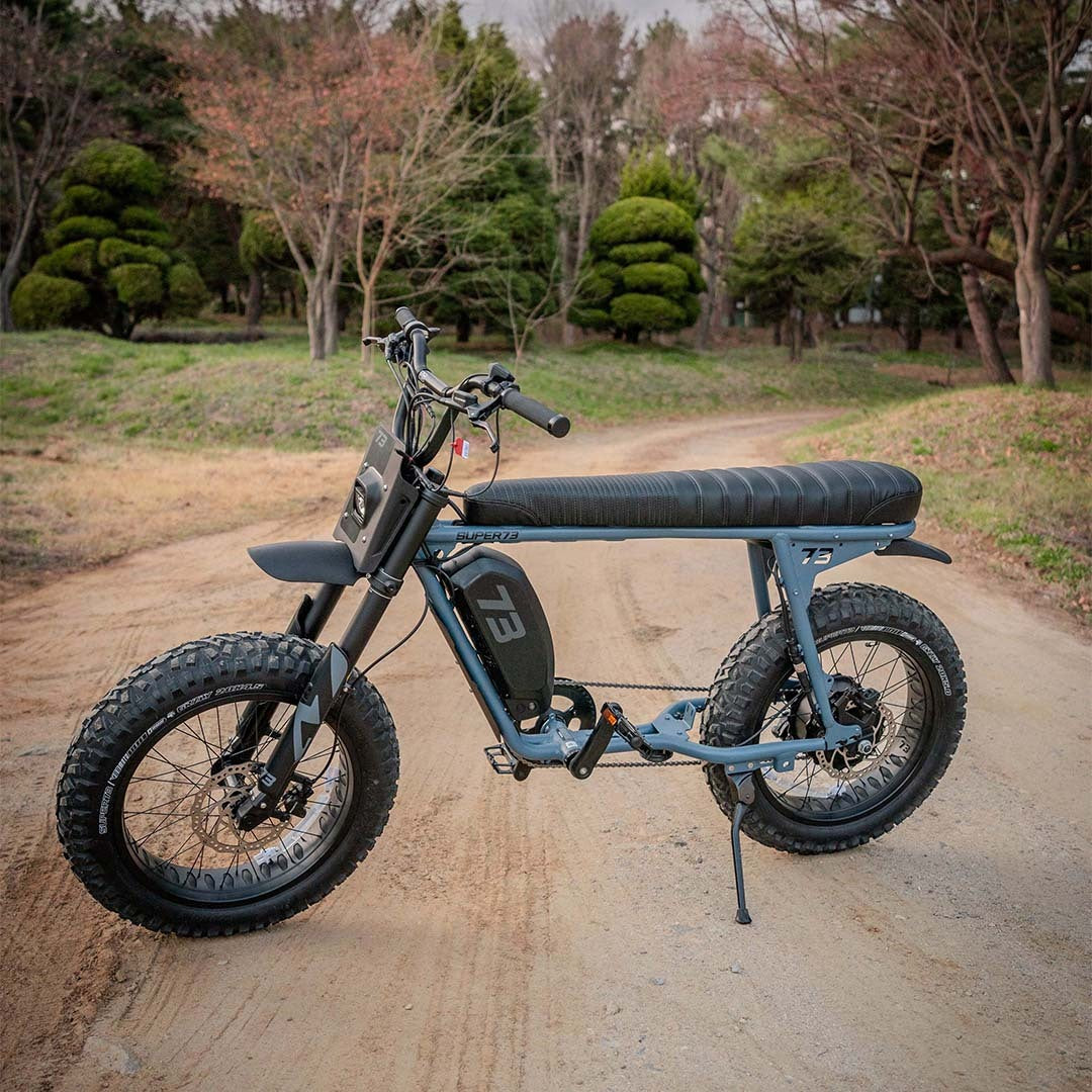 BlurBoundaries_SEAT_COVERS_BK-23_e85465a8-6079-4490-b2e1-c01a8c66366c