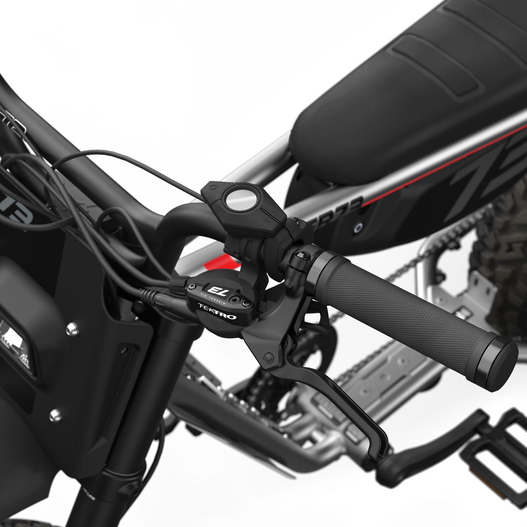 Super73_LegacySeries_ZAdv_Core_MetallicAluminum_DetailBrakes_1080x1080_b5027492-0165-4433-a1c1-122c49c3623c