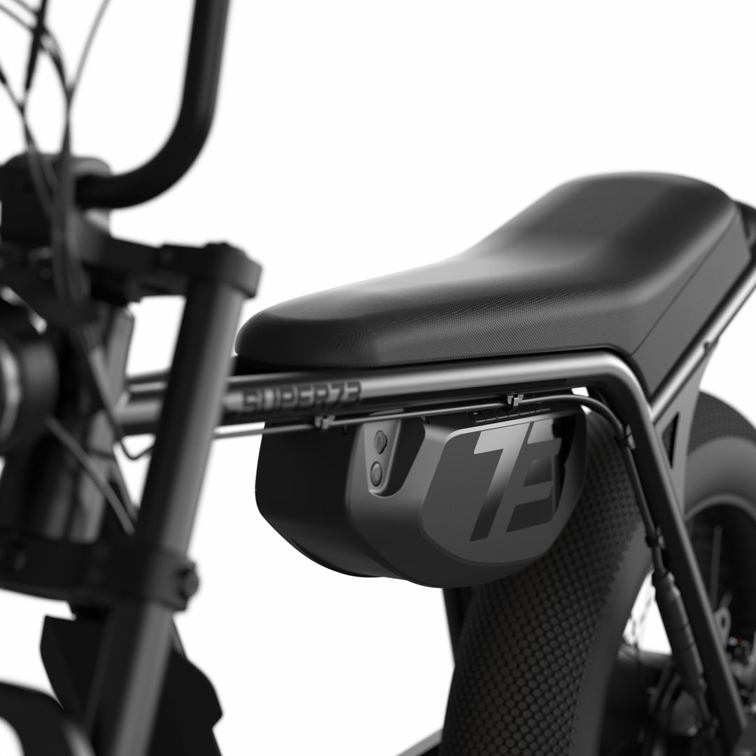 Super73_LegacySeries_ZMiami_SE_Blackout_DetailBattery_1080x1080_3aeabd16-ab2e-4387-9bae-66fe5c5b2d11