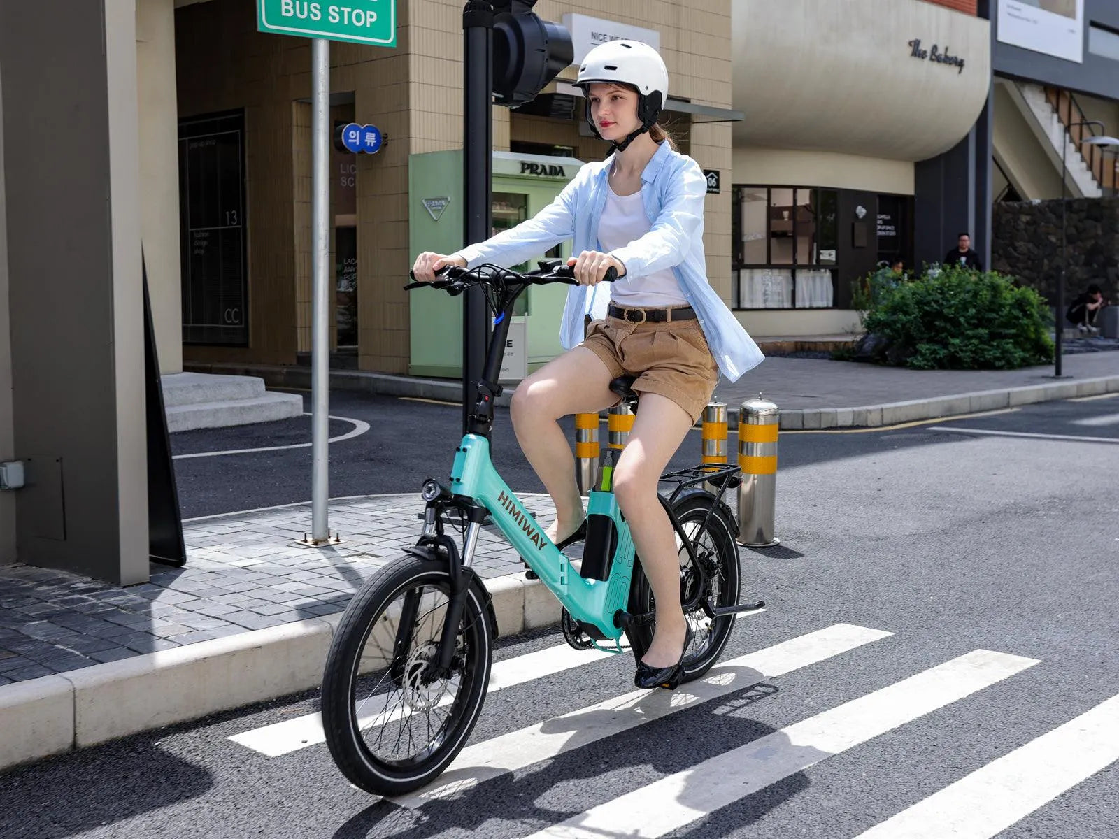 lady_riding_himiway_foldable_ebike_B3